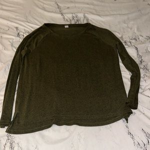 Small green long sleeve top